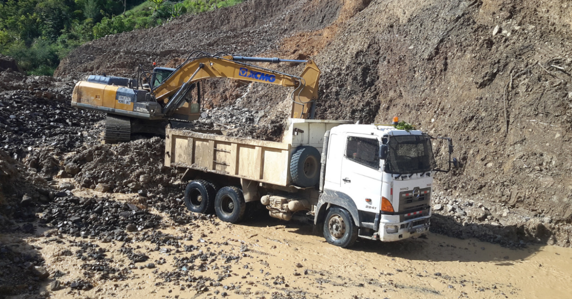 Sikola Debris to be Cleared Sikola, Gumine Road