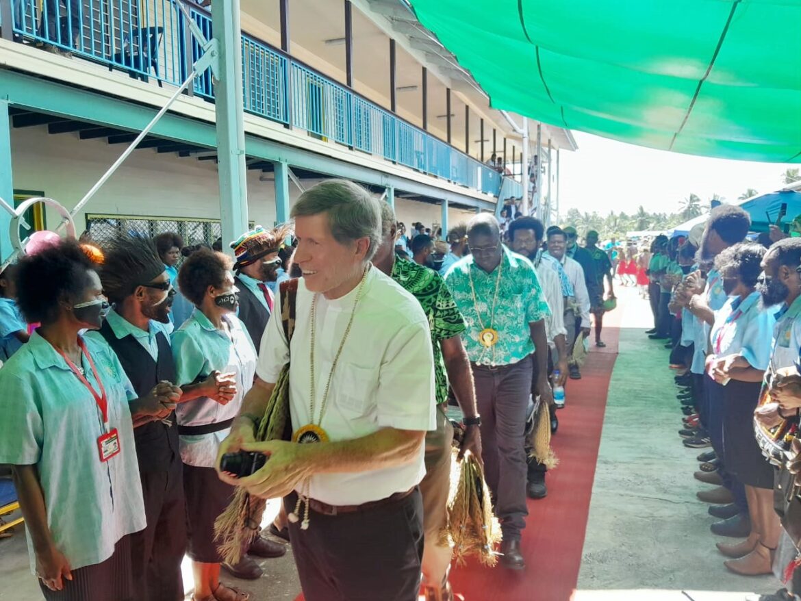 DWU Rabaul Campus opens new administration building