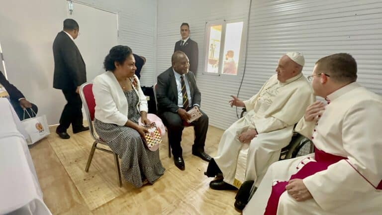 Marape Calls on Papua New Guineans to take Pope’s Message of Service, Peace and Unity into Independence Prime Minister James Marape Meets Pope Francis