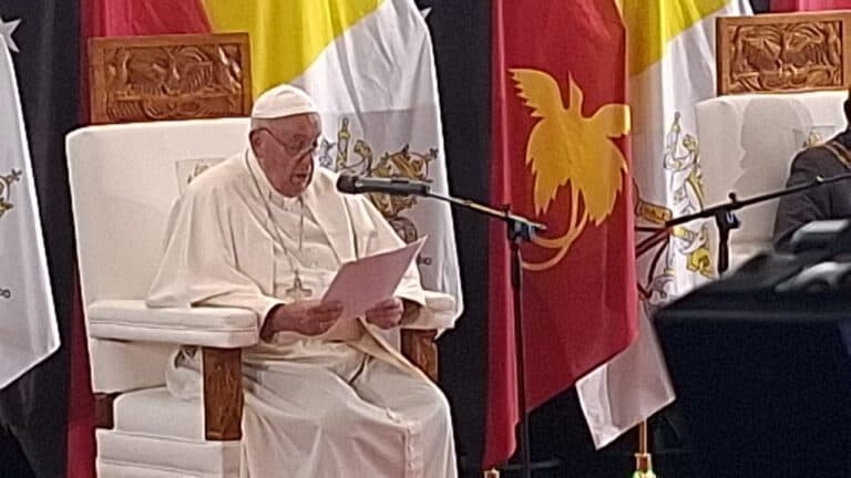 Pope Francis emphasizes equal sharing of resources Pope Francis emphasize equal sharing of resources