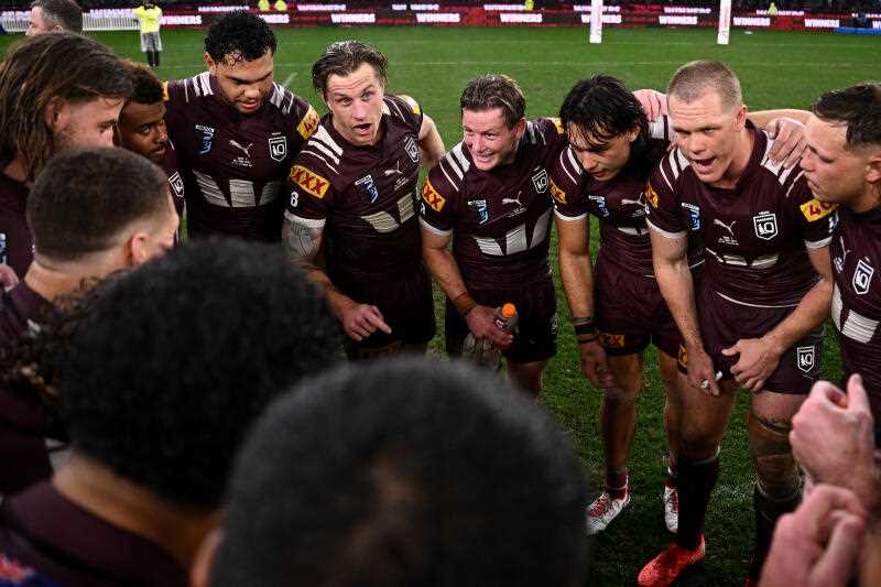 Cameron Munster addresses his Queensland Maroons team after their win in State of Origin II. (Dan Himbrechts/AAP PHOTOS)