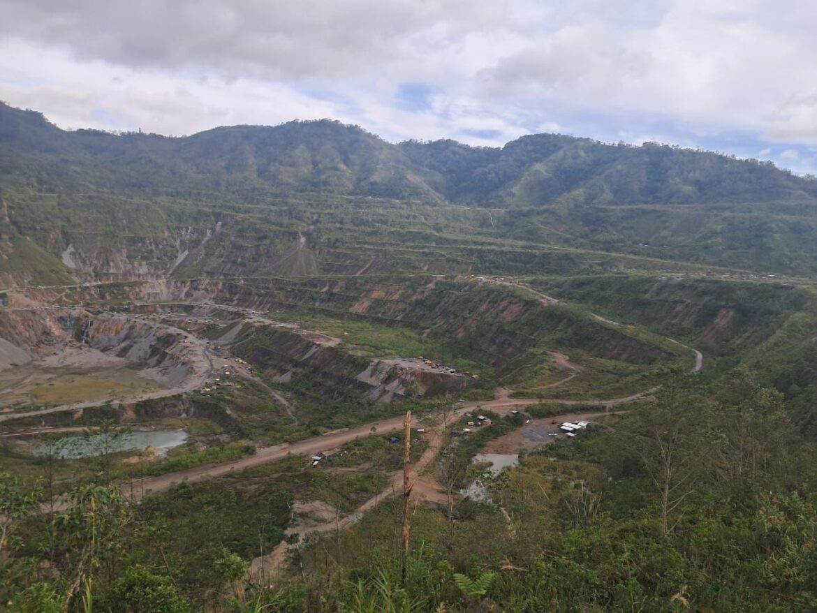 Open cut mine at Panguna.