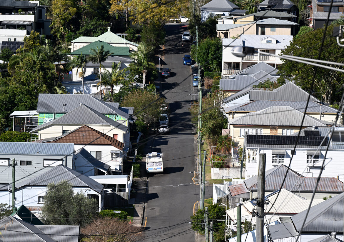 House-hunters face spring sale shortage in market slump